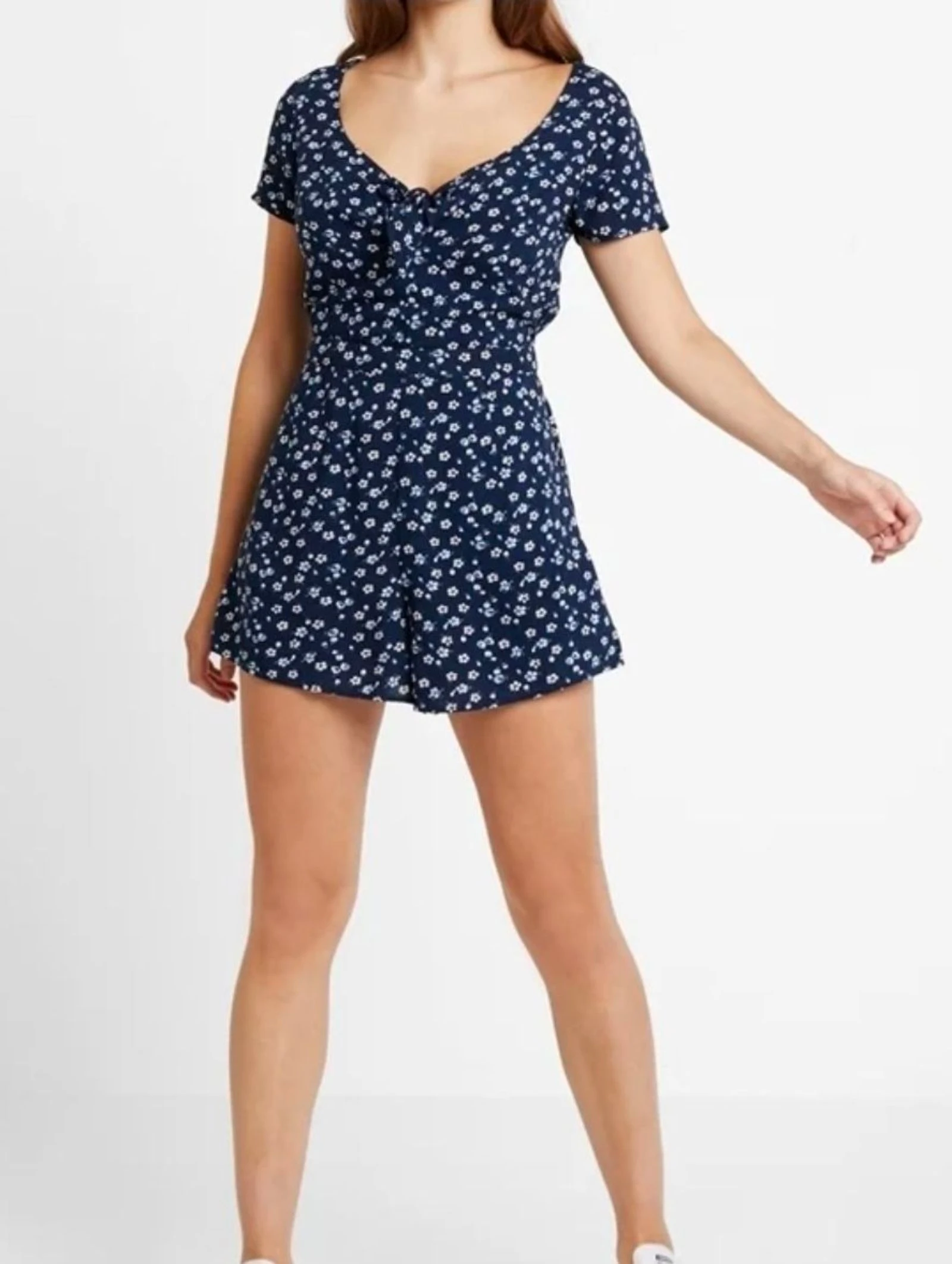 Mono de manga corta con estampado floral de la marca Hollister Co. – photo 3